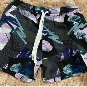 Men’s floral/patterned shorts